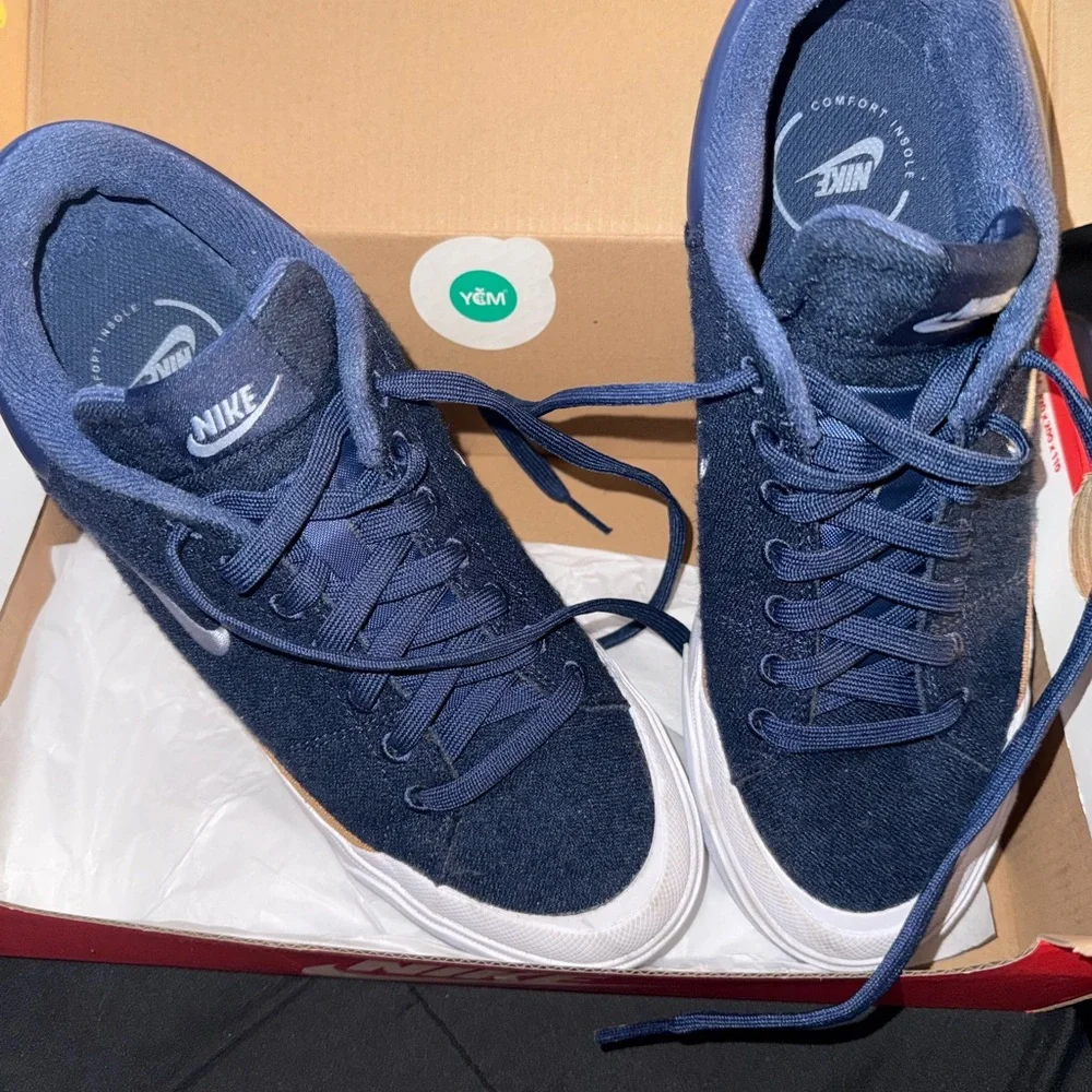 Nike Women's Navy Blue Sneakers - Picture 1 of 5